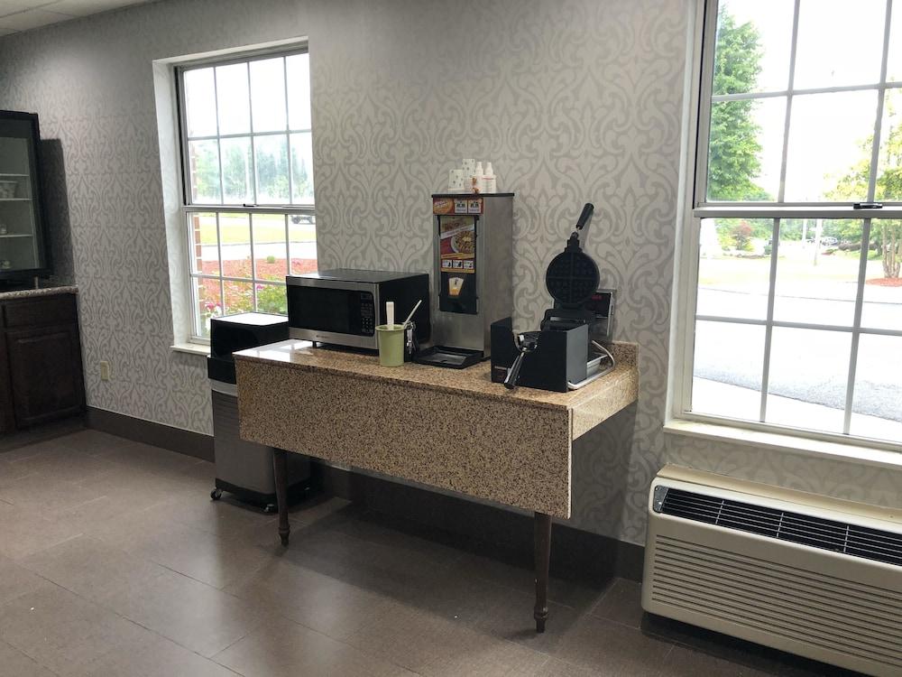 Quality Inn Dublin I-81 Екстериор снимка
