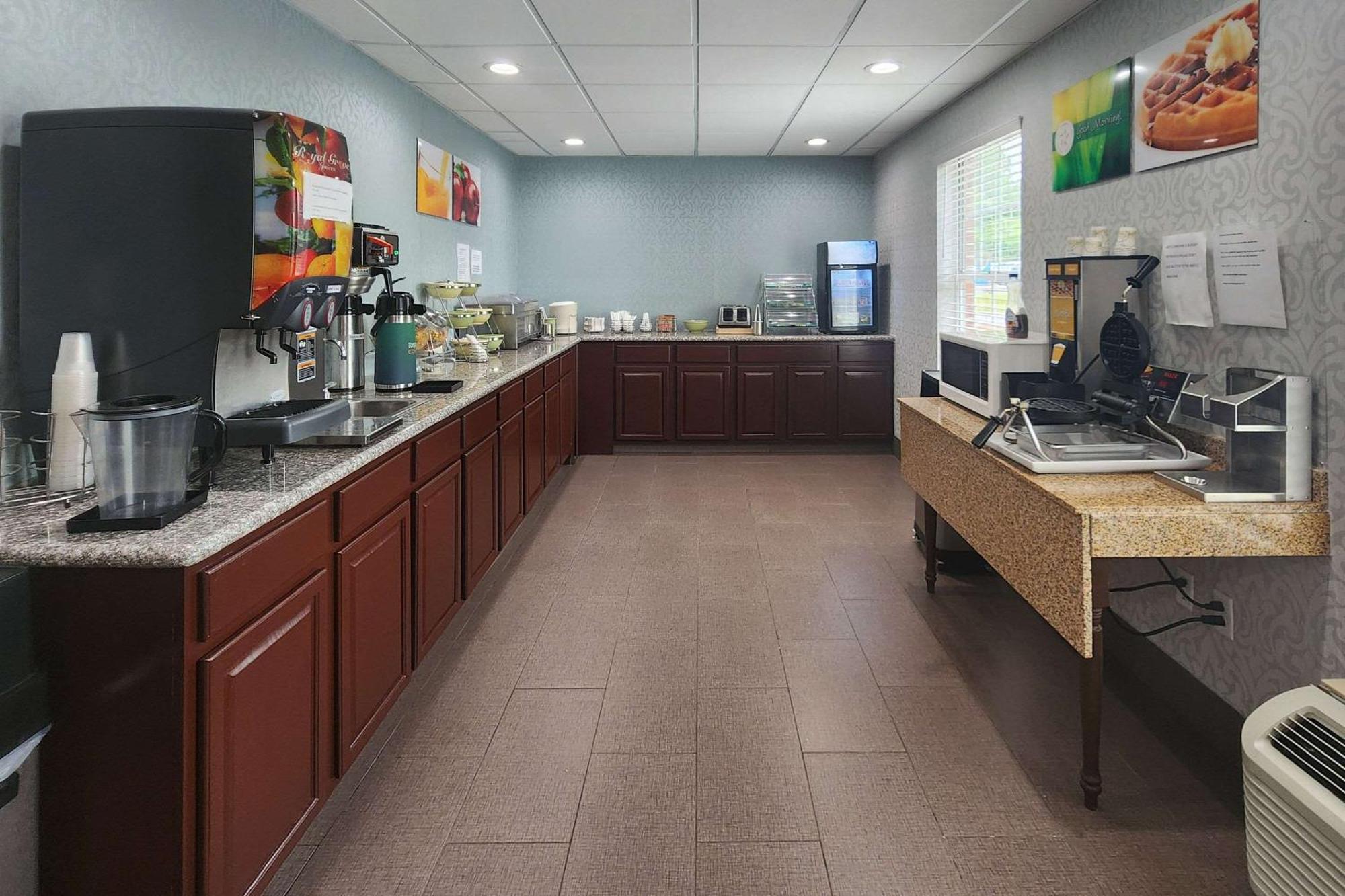Quality Inn Dublin I-81 Екстериор снимка