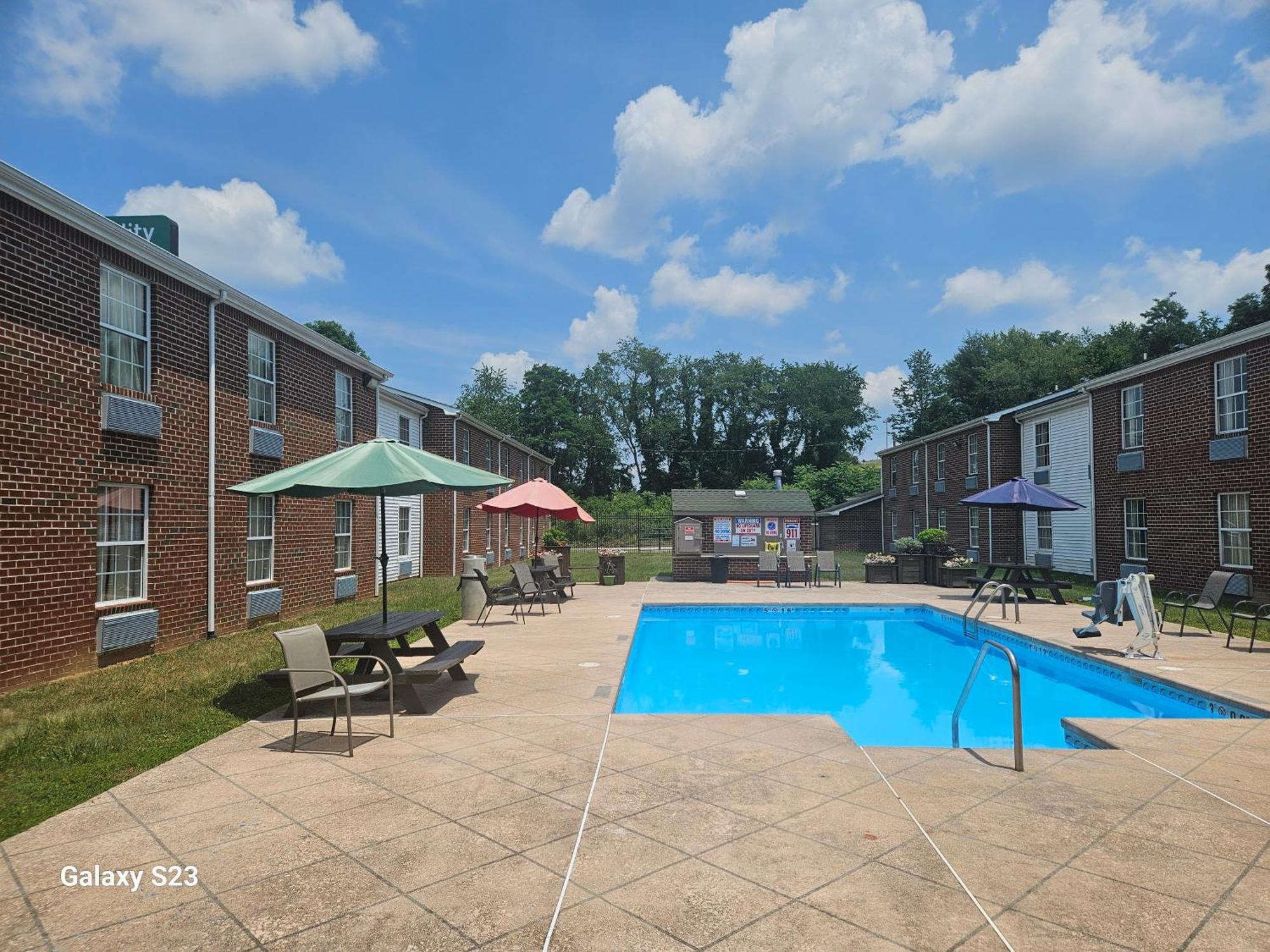 Quality Inn Dublin I-81 Екстериор снимка