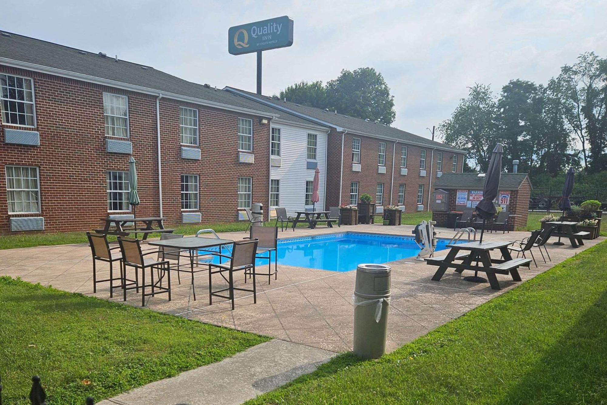 Quality Inn Dublin I-81 Екстериор снимка